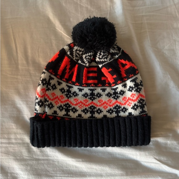 Old navy beanie - Picture 1 of 2